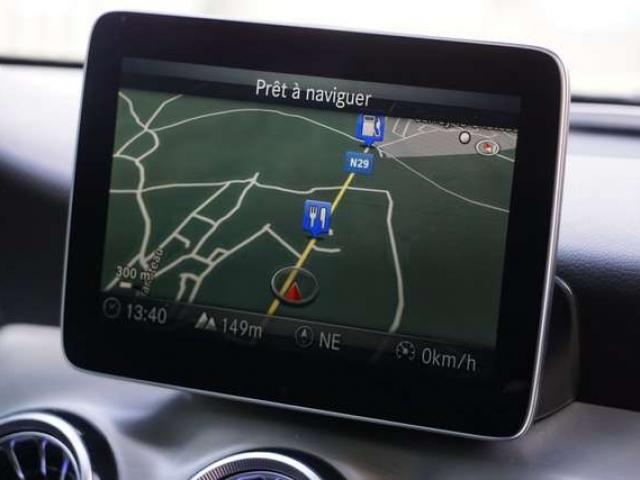 Mercedes-Benz GLA 200 d4-Matic PACK AMG TOIT-PANO COCKPIT NAVI LED RADAR