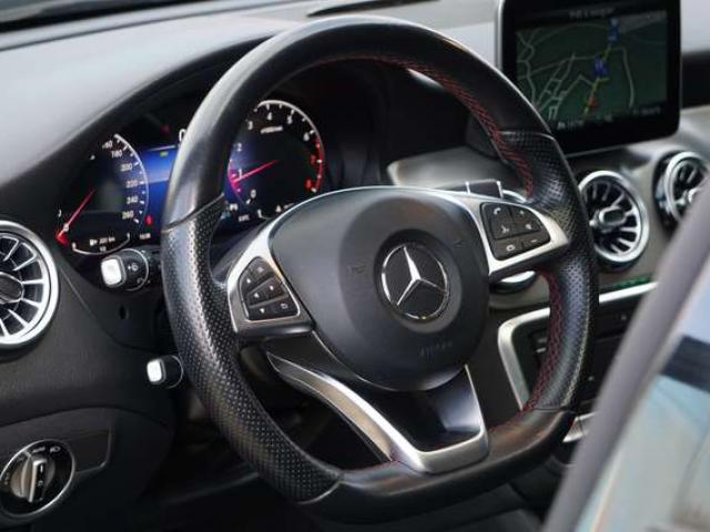 Mercedes-Benz GLA 200 d4-Matic PACK AMG TOIT-PANO COCKPIT NAVI LED RADAR