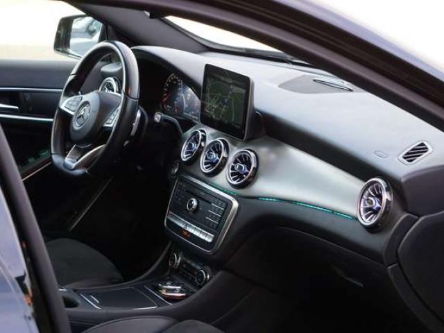 Mercedes-Benz GLA 200 d4-Matic PACK AMG TOIT-PANO COCKPIT NAVI LED RADAR