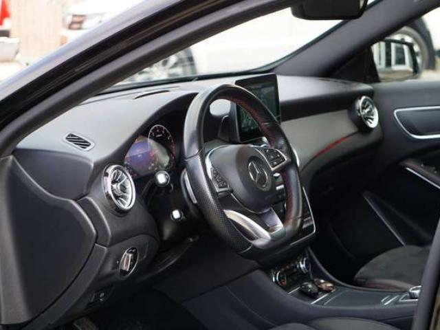 Mercedes-Benz GLA 200 d4-Matic PACK AMG TOIT-PANO COCKPIT NAVI LED RADAR