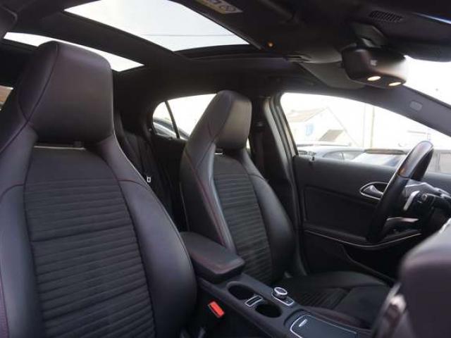 Mercedes-Benz GLA 200 d4-Matic PACK AMG TOIT-PANO COCKPIT NAVI LED RADAR