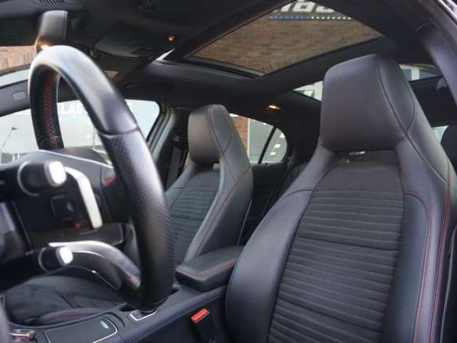 Mercedes-Benz GLA 200 d4-Matic PACK AMG TOIT-PANO COCKPIT NAVI LED RADAR