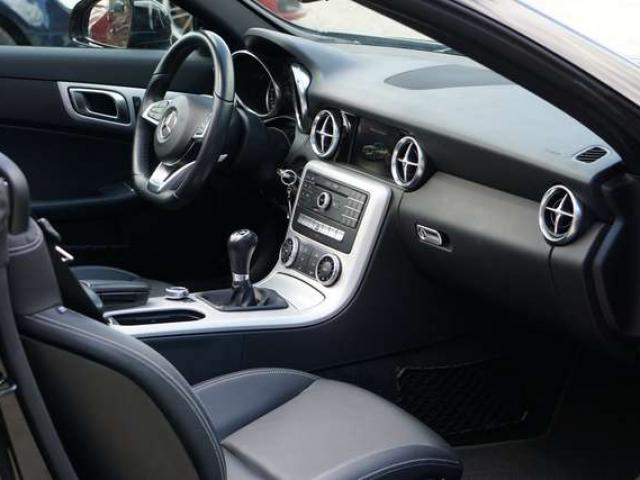 Mercedes-Benz SLC 180 AMG LINE / ROADSTER / 1ER MAIN / PANO / NAVI / 6DT