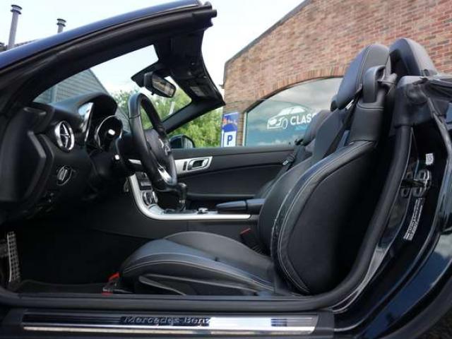 Mercedes-Benz SLC 180 AMG LINE / ROADSTER / 1ER MAIN / PANO / NAVI / 6DT
