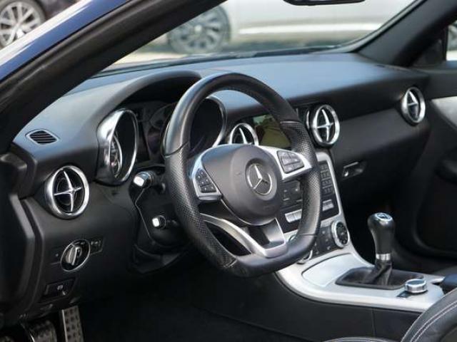Mercedes-Benz SLC 180 AMG LINE / ROADSTER / 1ER MAIN / PANO / NAVI / 6DT