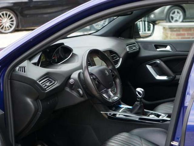 Volkswagen Golf GTI 2.0 TSI AKRAPOVIC PDC CLIM XENON NAVI CARNET EU5