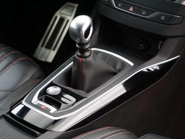 Volkswagen Golf GTI 2.0 TSI AKRAPOVIC PDC CLIM XENON NAVI CARNET EU5