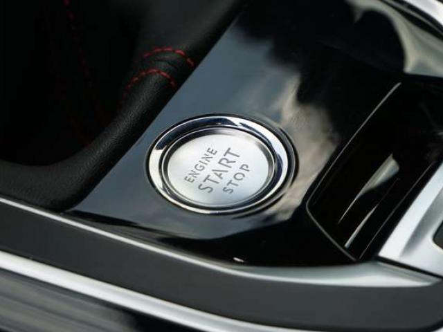 Volkswagen Golf GTI 2.0 TSI AKRAPOVIC PDC CLIM XENON NAVI CARNET EU5