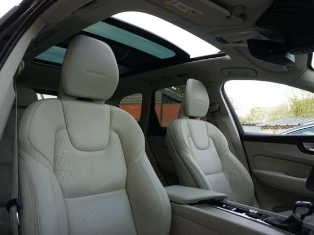 Volvo XC60 INSCRIPTION 2.0 D4 BOITE-AUTO TOIT-PANO NAVI-CAM