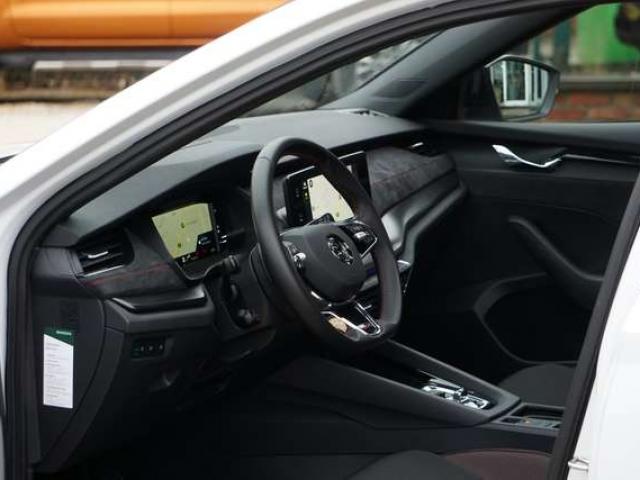 Skoda Octavia SW RS 2.0 TFSI 245CV COCKPIT DSG PANO CAM CARNET