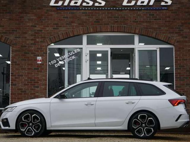 Skoda Octavia SW RS 2.0 TFSI 245CV COCKPIT DSG PANO CAM CARNET