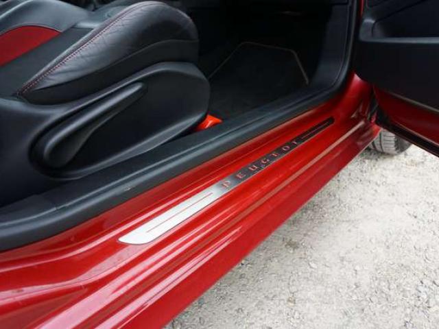 Peugeot 208 1.6 GTi CARNET 1ere MAIN NAVI CAM GARANTI 12 MOIS