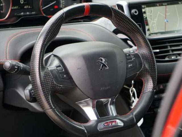 Peugeot 208 1.6 GTi CARNET 1ere MAIN NAVI CAM GARANTI 12 MOIS