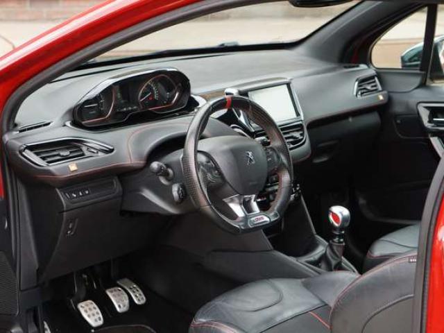 Peugeot 208 1.6 GTi CARNET 1ere MAIN NAVI CAM GARANTI 12 MOIS