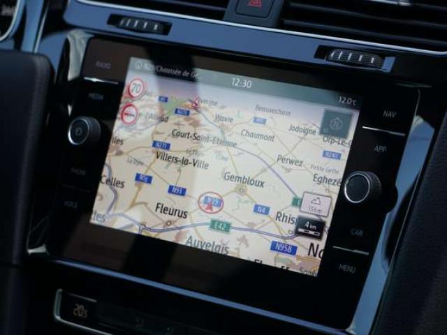 Volkswagen Golf 1.0 TSI R-LINE COCKPIT NAVI DISTRONIC CAM PDC 6d-T