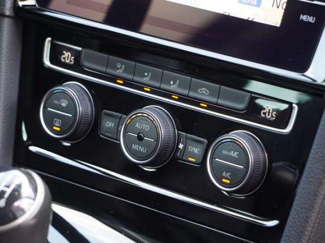 Volkswagen Golf 1.0 TSI R-LINE COCKPIT NAVI DISTRONIC CAM PDC 6d-T
