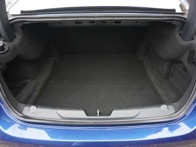 Jaguar XE 2.0 D R-SPORT AUTO BI-XENON CAM KEYLESS CARNET 6B