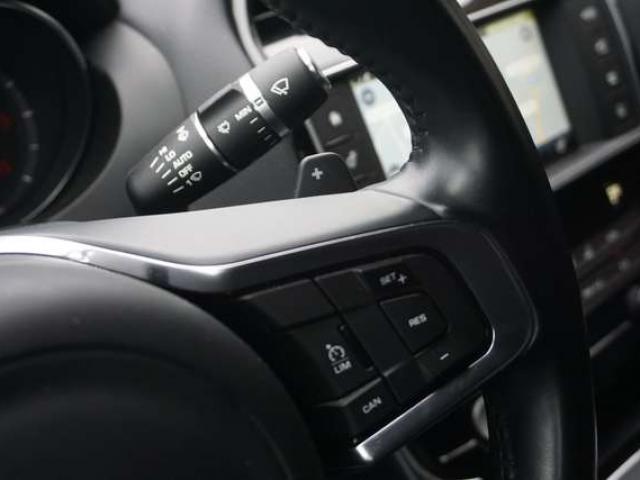 Jaguar XE 2.0 D R-SPORT AUTO BI-XENON CAM KEYLESS CARNET 6B