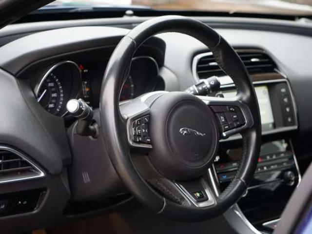 Jaguar XE 2.0 D R-SPORT AUTO BI-XENON CAM KEYLESS CARNET 6B