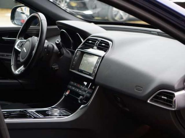 Jaguar XE 2.0 D R-SPORT AUTO BI-XENON CAM KEYLESS CARNET 6B