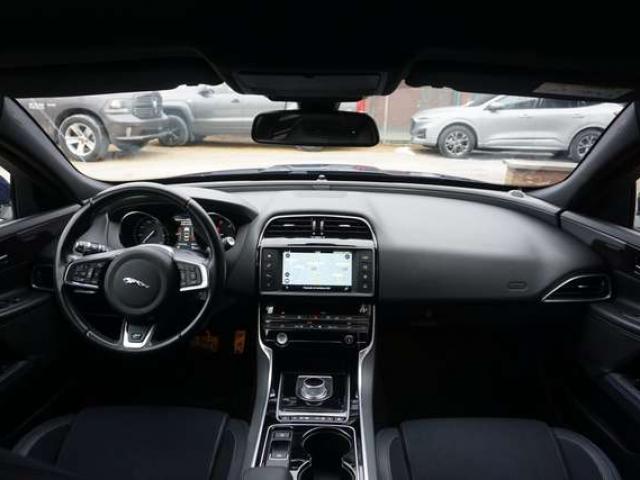 Jaguar XE 2.0 D R-SPORT AUTO BI-XENON CAM KEYLESS CARNET 6B