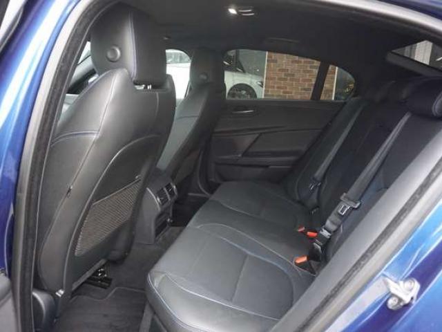 Jaguar XE 2.0 D R-SPORT AUTO BI-XENON CAM KEYLESS CARNET 6B