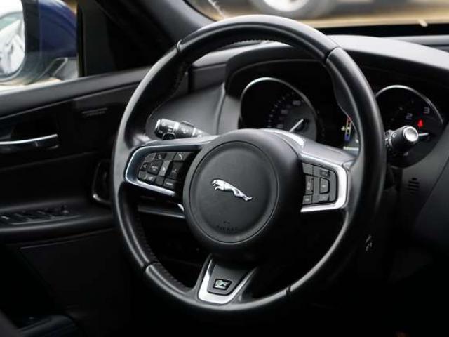 Jaguar XE 2.0 D R-SPORT AUTO BI-XENON CAM KEYLESS CARNET 6B